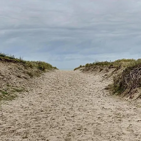 In Near The Coastline, Cleaning Included Lägenhet *